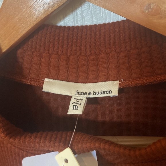 June and Hudson women’s size M crew neck rust colored sweater NWT - Picture 3 of 5
